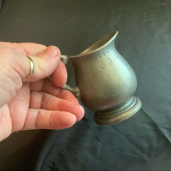 Vintage from the 1960s
Beautiful small pewter pitcher in the Old Colonial style - Picture 2 of 5